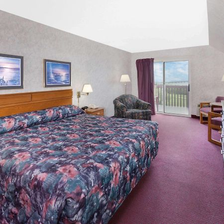 Super 8 By Wyndham St. Ignace Hotel Eksteriør billede