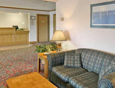 Super 8 By Wyndham St. Ignace Hotel Eksteriør billede